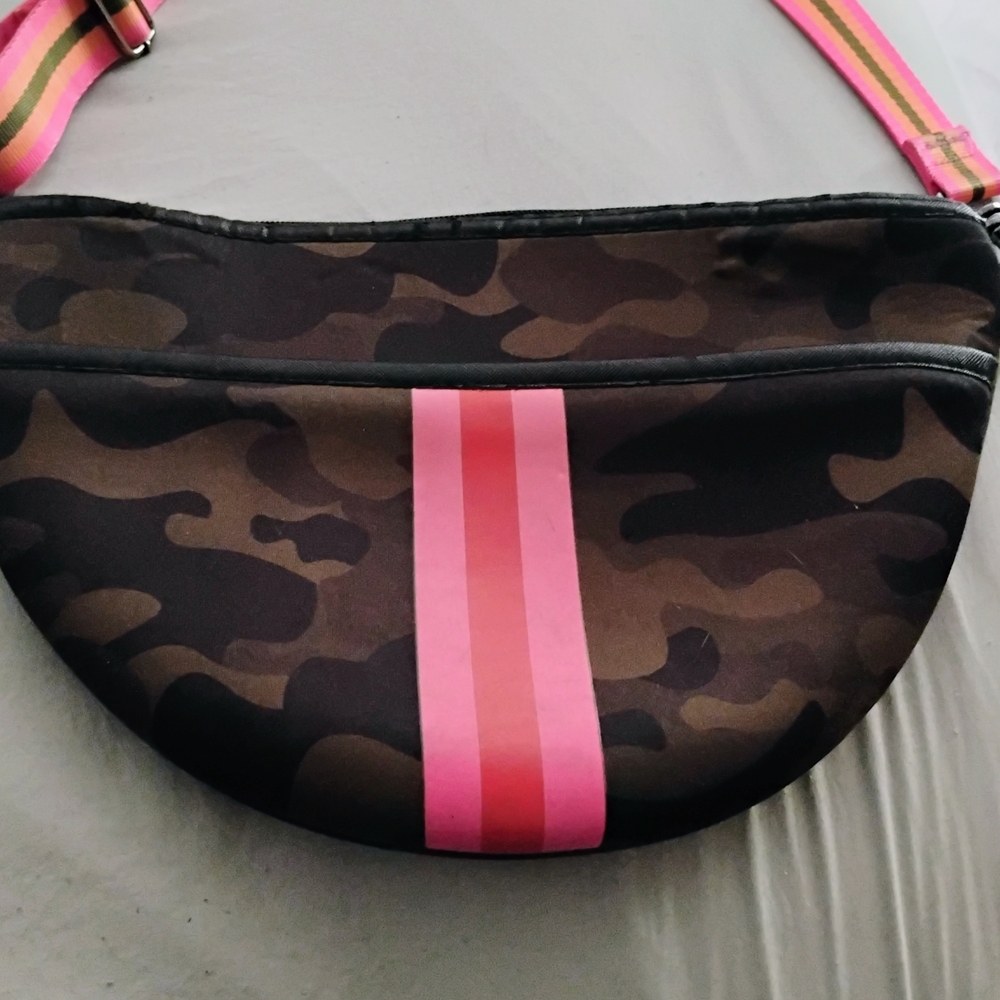 HAUTE SHORE Camouflage Bag with Pink Accent